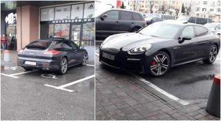 Porsche parcat în batjocură, pe două locuri destinate persoanelor cu handicap