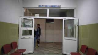 Medic ginecolog prins în flagrant în timp ce lua şpagă