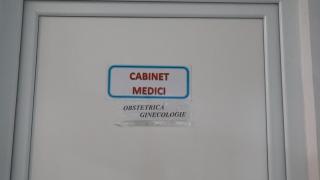 Medic ginecolog prins în flagrant în timp ce lua şpagă