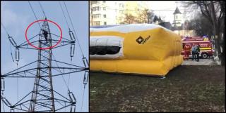 Un tânăr din Iaşi s-a urcat pe un stâlp şi a ameninţat că se aruncă (Video)