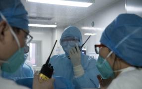 Medici într-un spital cu pacienți de coronavirus