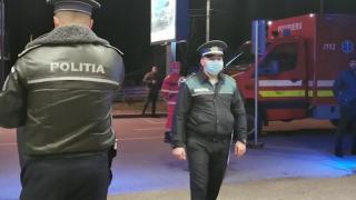 Polițiști și medici fac verificări de cazuri de coronavirus