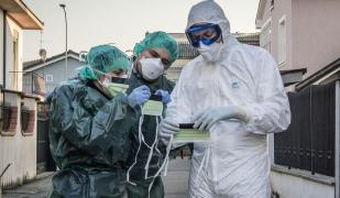 Directorul unui spital din Timişoara, izolat în casă cu soţia şi cei doi copii, de frica coronaviorusului. Au venit duminică de la Veneţia