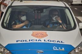 Poliţişti spanioli cu măşti de protecţie