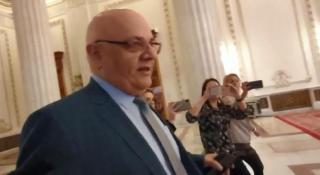 Raed Arafat, asaltat de jurnalişti la Senat