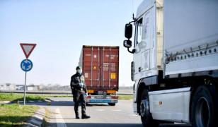 Şoferi români de TIR