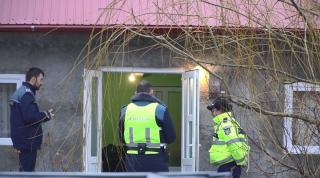 Crimă oribilă în comuna Popeşti din Argeş, acolo unde un bărbat de 49 de ani şi-a ucis cu sălbăticie soţia