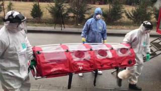 Medici preiau pacienta de coronavirus din Timișoara