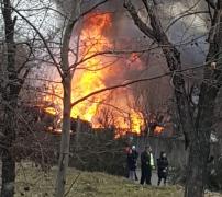 Incendiu puternic în zona Petricani din Bucureşti, în dreptul clădirii Romsilva (Video)