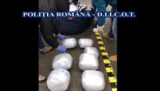 Doi suspecţi au fost reţinuţi în legătură cu kilogramele de canabis descoperite