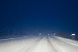 Drumuri închise în toată țara, din cauza ninsorii și a viscolului