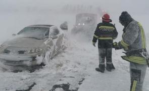 Drumuri închise în România, din cauza viscolului