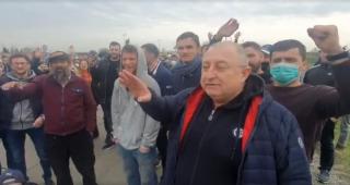 Miile de românii blocați la granița dintre Austria și Ungaria vor fi lăsați să ajungă în România (Video)