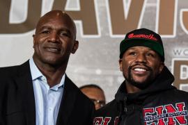 Floyd Mayweather împreună cu Evander Holyfield