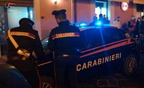 Românii s-au strâns într-un apartament, ca să sărbătorească o zi de naștere