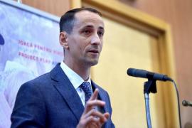 Mihai Covaliu, în timpul unei conferințe de presă