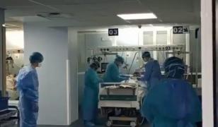 Pacient cu coronavirus, aplaudat după ce a reușit să respire din nou fără aparate