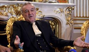 Gigi Becali, în timpul unei conferințe