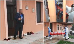 Omul aştepta paramedicii în pragul uşii, fumând o ţigară