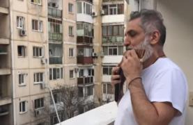 Damian Drăghici, concert emoționant pe balcon, în izolare