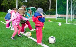 Cum îți poți încuraja copilul să fie mai activ