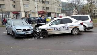 Accident cu maşina de poliţie