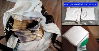Soț și soție, prinși în flagrant în timp ce vindeau 1 kg de cocaină, la Iași