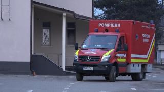 Ambulanţa SMURD în faţa spitalului
