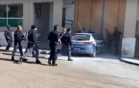 Deţinuţii s-au revoltat după ce li s-a interzis dreptul la vizite