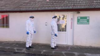 Medici la intrarea în spitalul cu pacienți cu coronavirus din Timișoara