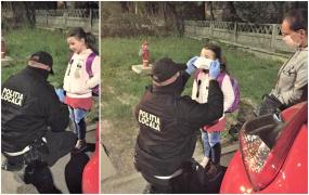 Gest impresionant al polițiștilor locali și al unui taximetrist, pentru o mamă și fetița ei de 6 ani rămase fără bani, în gară, la Baia Mare