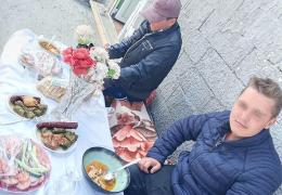 Pomană cu 20 de oameni în plină pandemie, la Huși. Recent întors din Belgia, organizatorul s-a lăudat pe Facebook