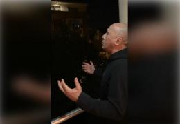 Marcel Pavel a cântat Hristos a Înviat de la balcon