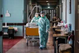 Alți 4 pacienți cu coronavirus au murit în România. Unul dintre ei era brancardier la Spitalul de Urgență Mureș