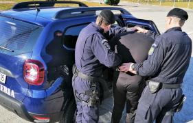 Bătăușii din Codlea au rupt lopețile în capetele polițiștilor și jandarmilor