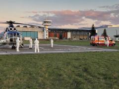 A decedat unul dintre pacienții cu Covid-19, transportați cu elicopterul de la Brașov la Ploiești
