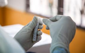 Încă 10 pacienți cu coronavirus au murit, în România, ridicând bilanțul deceselor la 641