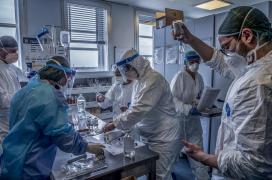 Încă 4 pacienți cu coronavirus au murit, în România, ridicând bilanțul deceselor la 685