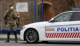 Locuitorii din Ţăndărei, păziţi cu armata ca să nu iasă din case