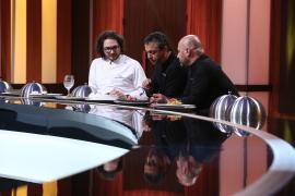 Prima ediţie specială Chefi la cuțite -Titani la cuțite, lider detaşat de audienţă. Diseară, la Antena 1, se alege marele câştigător!