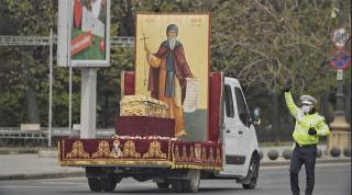 Moaștele Sfântului Dimitrie cel Nou, purtate în procesiune pe străzile Capitalei