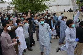 Sute de medici au ieșit în stradă, în Pakistan, cerând echipament de protecție (Video)