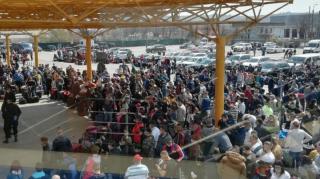 Sute de români s-au înghesuit pe Aeroportul din Cluj, ca să plece în Germania