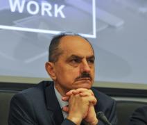 Medicul Virgil Păunescu susține că și-a administrat un vaccin anti-COVID19