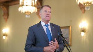 Klaus Iohannis a contestat la CCR legea care reglementează şcoala online