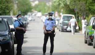 Polițiști atacați