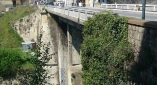 Tânăr român s-a prăbușit în gol 15 metri, de pe un pod în Italia. Băiatul de 27 de ani a murit pe loc