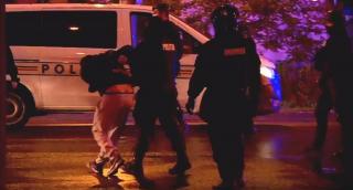 Război între două clanuri rivale, la Ploiești. Două familii s-au luat la bătaie cu răngi și băte, au intervenit mascații