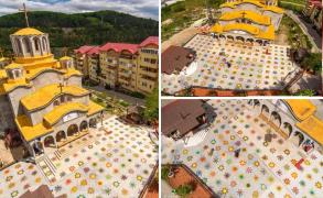 O biserică din Florești își așteaptă credincioșii cu flori colorate desenate în curte