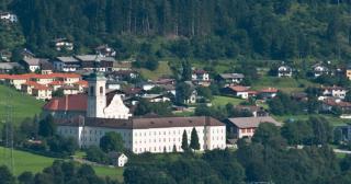 Româncele intră la muncă dacă primele două teste de coronavirus sunt negative